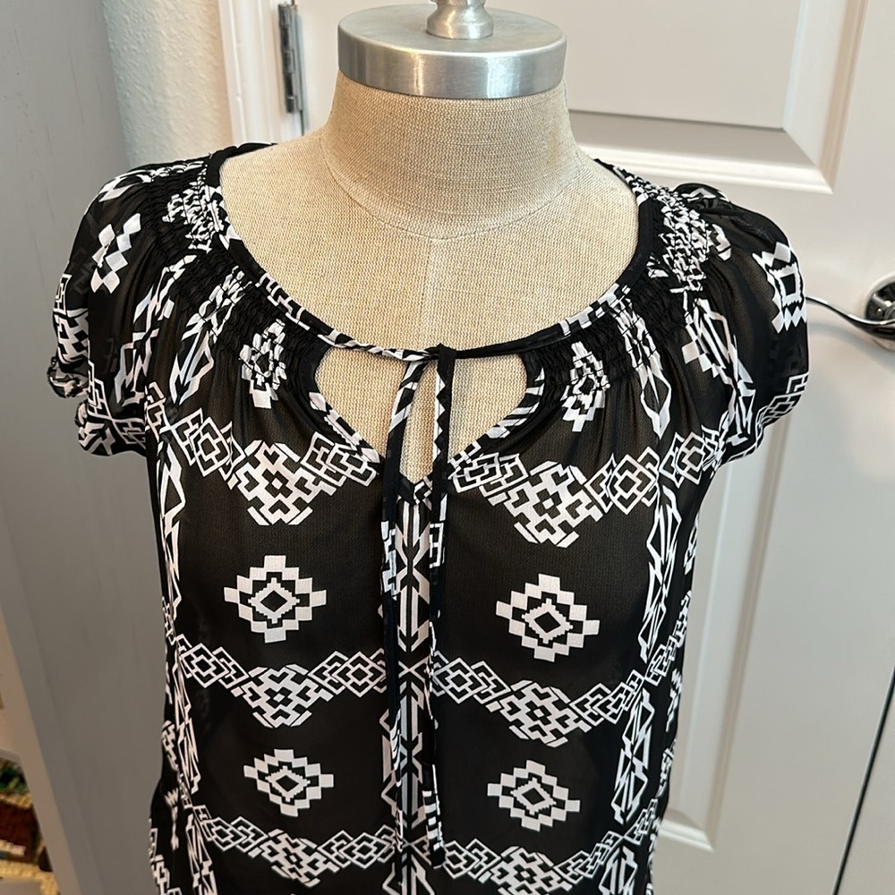 INC INTERNATIONAL CONCEPTS B/W AZTEC PRINT BLOUSE GUC SZ 2 CAREER EVERYDAY - Picture 2 of 8